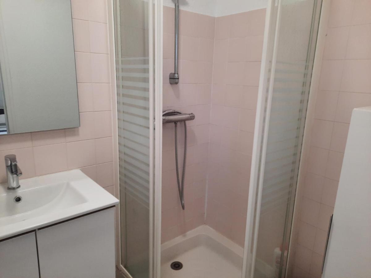 La Poterie - Appartement Avec Balcon Et Parking Prive Quimper Exterior foto